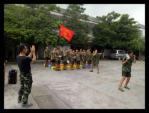 重温峥嵘记忆，喜迎建党日，启发师生唱红歌