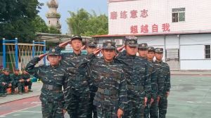 沙场秋日点兵，青春淬火成钢