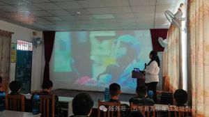 不被定义，自成光芒——启发学校三八节专题讲座